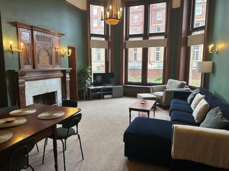 3-bed In The Grand Hotel, Apartment *